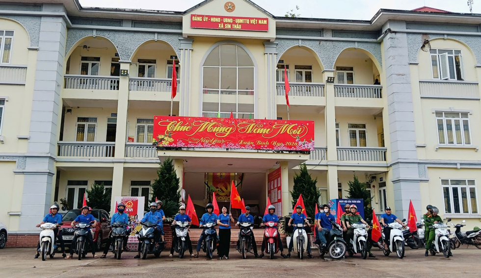 Xã Sín Thầu rực rỡ cờ hoa, sẵn sàng cho ngày bầu cử